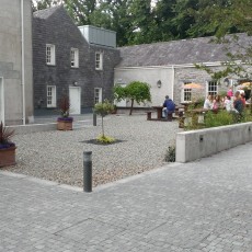 a 3rd set of steps from near the white door blocks the other way into the coffee shop, you could go across the gravel but why ???